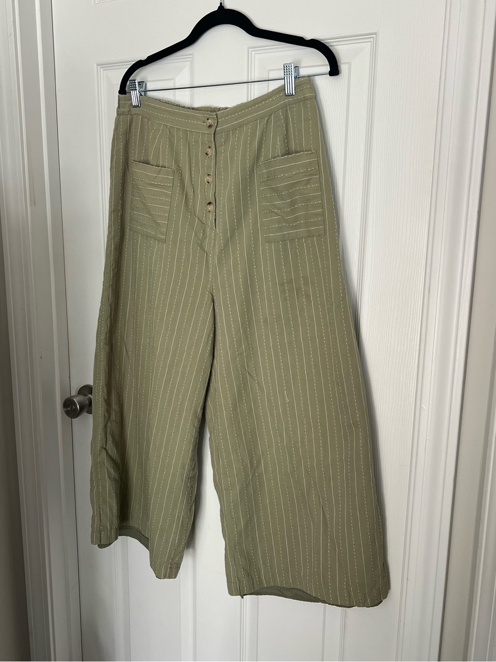 Olive Green//White Pinstripe Cropped Wide Leg Pants | Size L | Stretch Waist